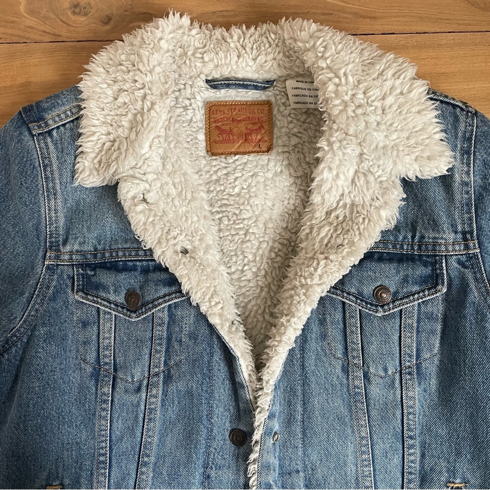 Levi's: Ex-Boyfriend Sherpa Trucker Denim Jacket - Picture 4 of 10